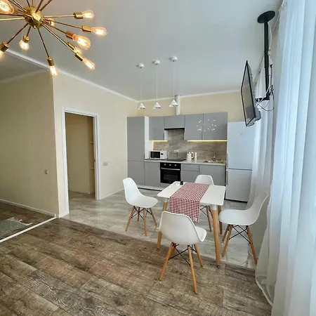 Apartment 37 Pearl *